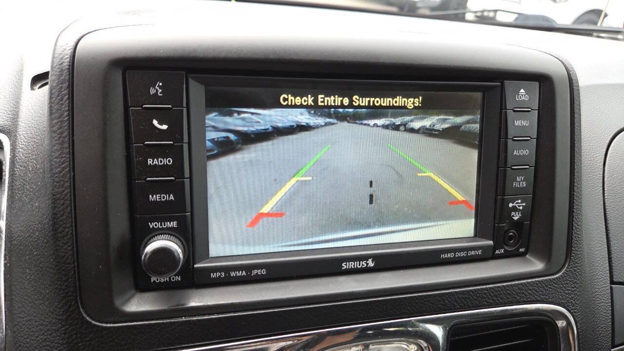 Used 2011 Chrysler Town & Country Touring FWD image 57