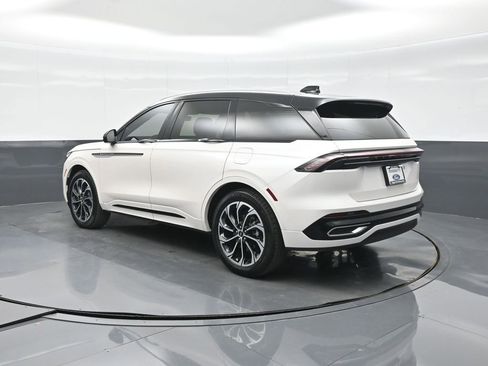 Used 2026 Lincoln Nautilus Reserve AWD/4WD image 2