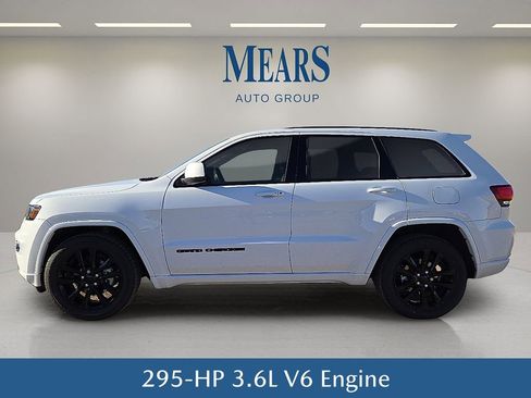 Used 2020 Jeep Grand Cherokee Altitude image 3