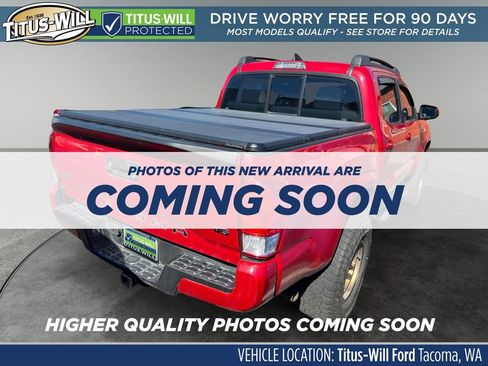 Used 2016 Toyota Tacoma SR w/ Towing Package AWD/4WD image 5