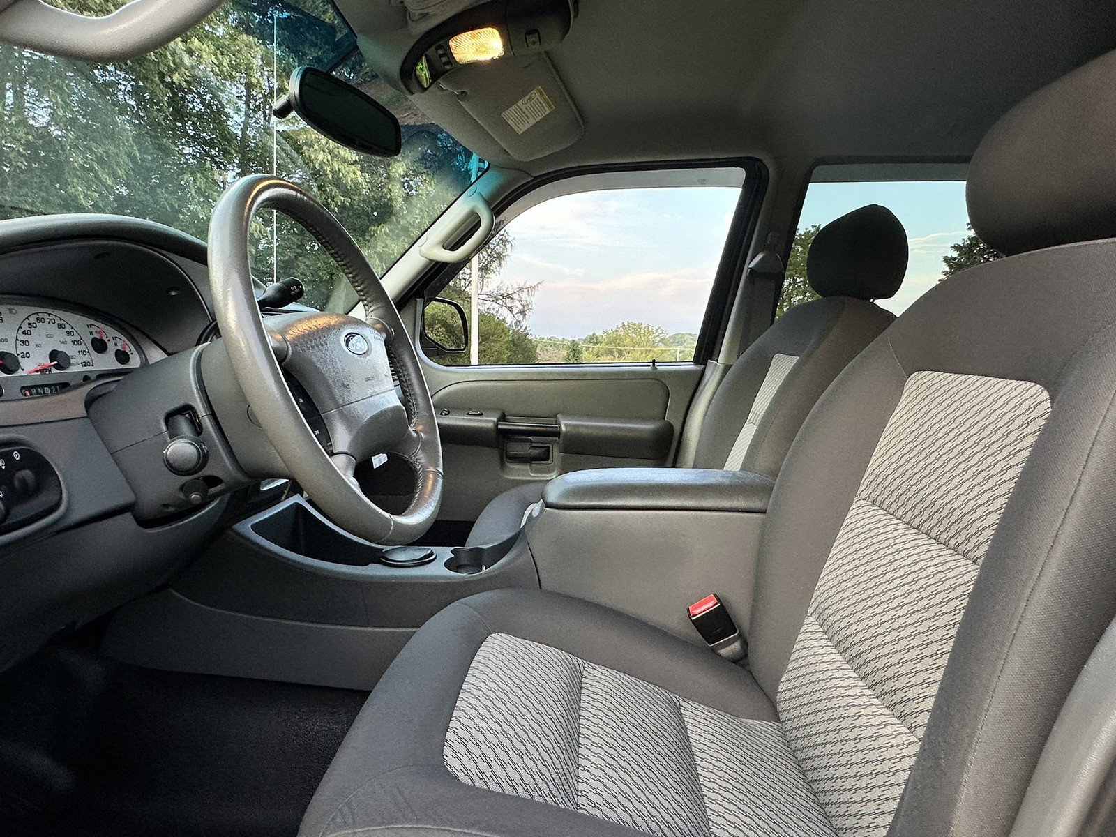 Used 2004 Ford Explorer Sport Trac 4x4 image 16