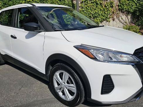 Used 2021 Nissan Kicks S FWD image 3