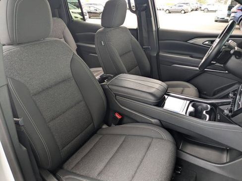 Used 2024 Chevrolet Traverse LT image 22