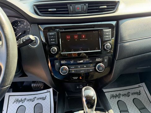 Used 2018 Nissan Rogue SV AWD/4WD image 16