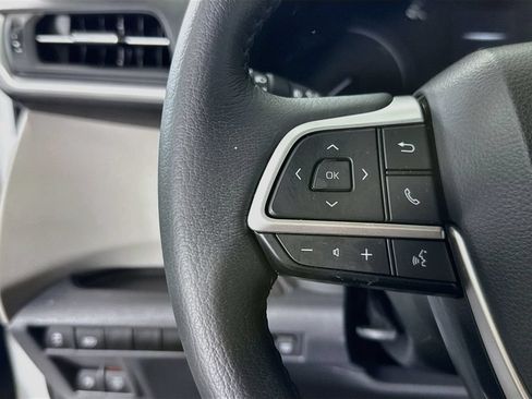 Used 2023 Toyota Sienna XLE w/ XLE Plus Package FWD image 21
