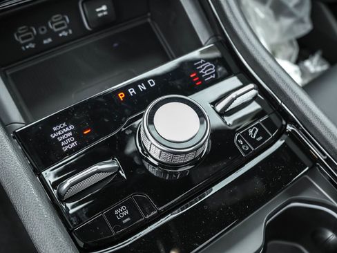 New 2025 Jeep Grand Cherokee Overland w/ Luxury Tech Group IV image 22