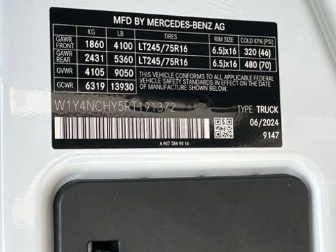 Used 2024 Mercedes-Benz Sprinter 2500 image 29