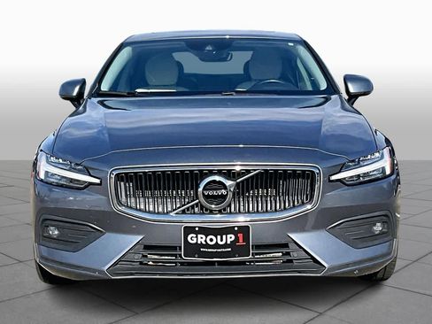 Used 2021 Volvo S60 T5 Momentum image 4