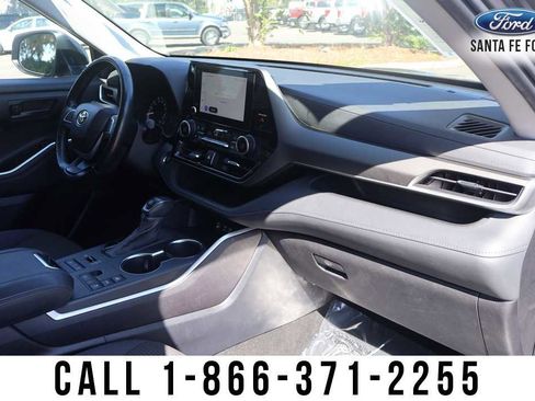 Used 2023 Toyota Highlander Platinum image 35