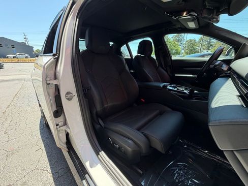 Used 2024 BMW 530i w/ Executive Package RWD image 38