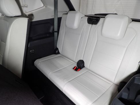 Used 2019 Volkswagen Tiguan SEL image 17