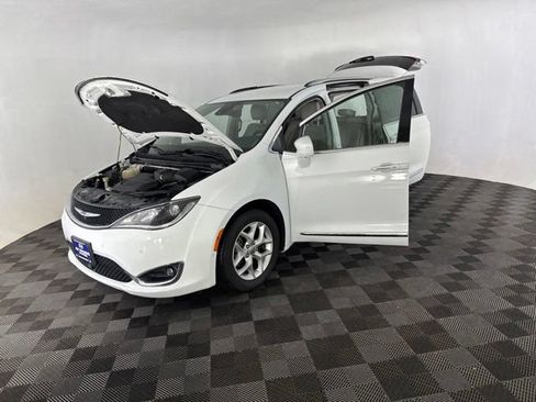Used 2020 Chrysler Pacifica Touring-L Plus w/ Tire & Wheel Group FWD image 12