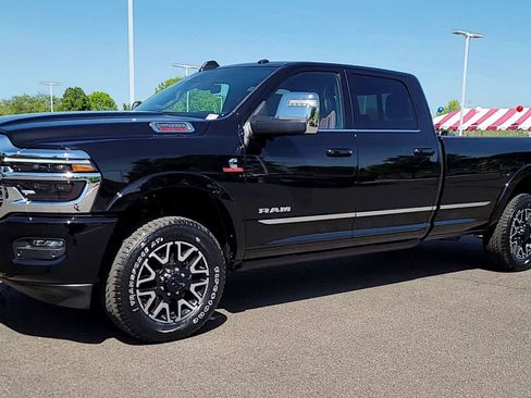 Used 2025 RAM 2500 Limited AWD/4WD image 4