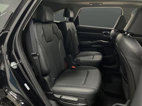 Used 2025 Kia Sorento SX image 32