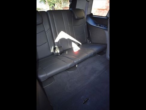 Used 2017 Cadillac Escalade Luxury image 29