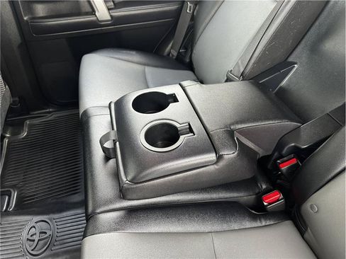 Used 2018 Toyota 4Runner SR5 Premium AWD/4WD image 17