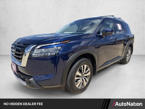 Used 2025 Nissan Pathfinder SL FWD image 1