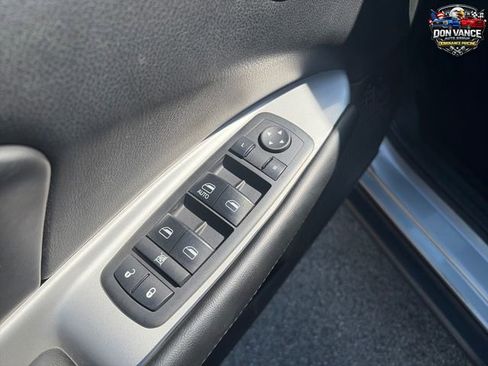 Used 2017 Dodge Journey SE w/ Flexible Seating Group FWD image 12