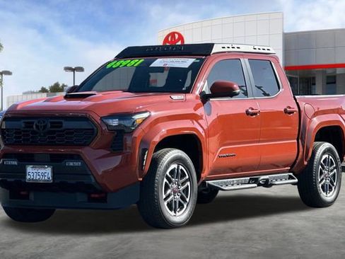 Certified 2025 Toyota Tacoma TRD Sport w/ TRD Sport Premium Package AWD/4WD image 10
