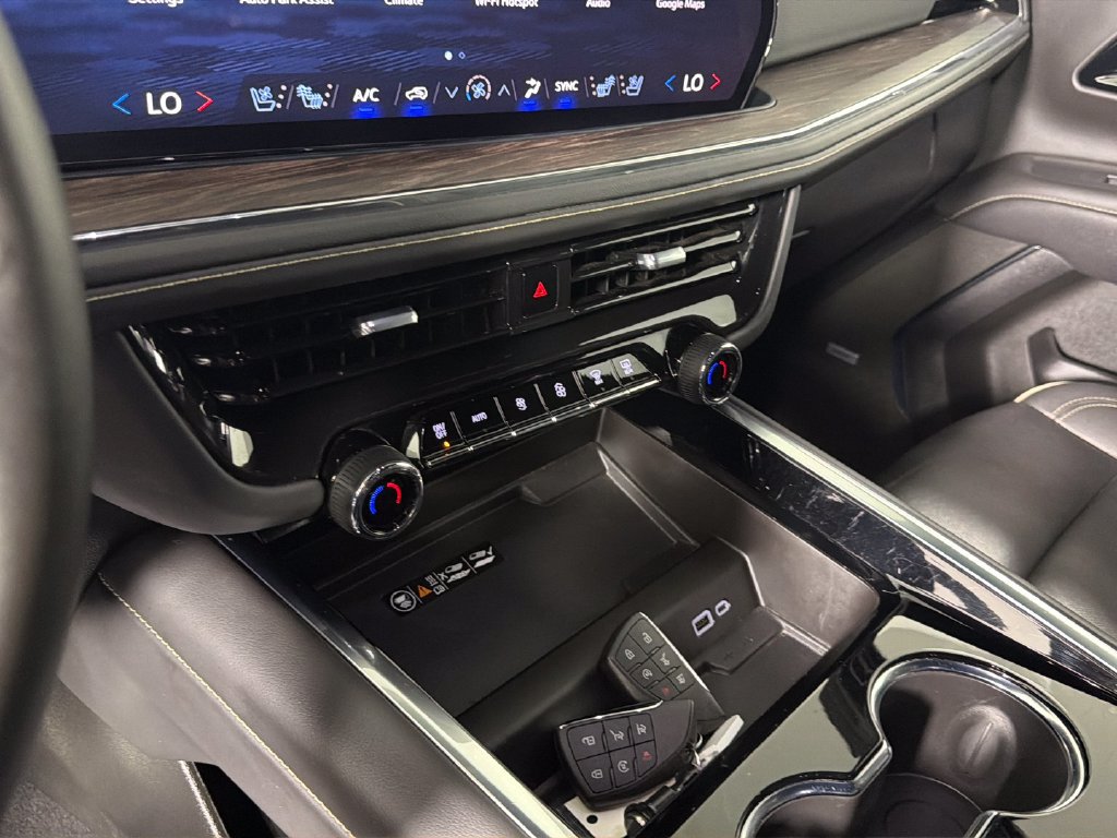Used 2025 Chevrolet Suburban Premier RWD image 24