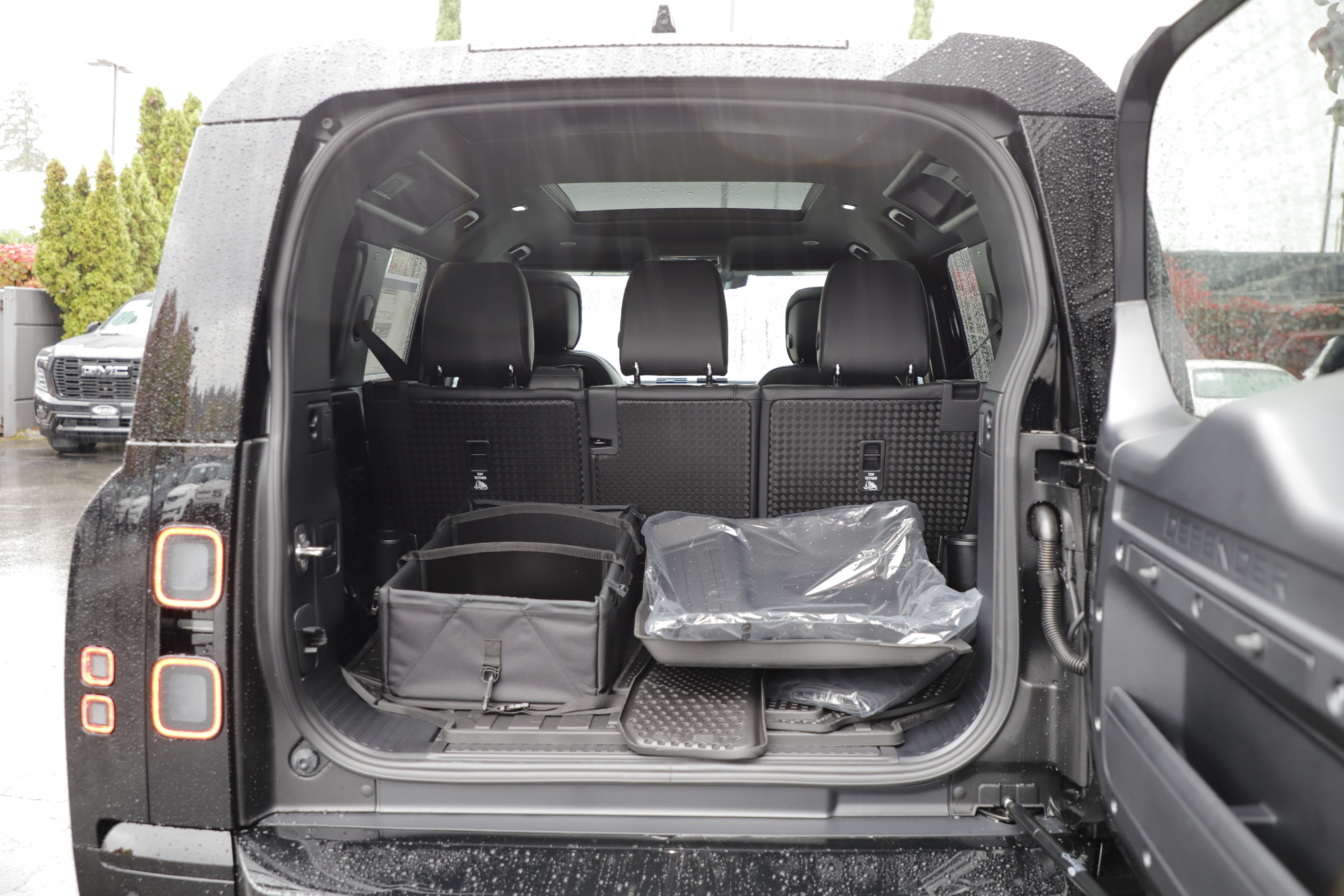 New 2026 Land Rover Defender 110 X-Dynamic SE AWD/4WD image 12