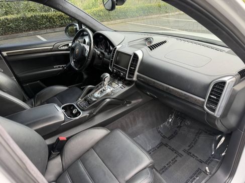 Used 2013 Porsche Cayenne Turbo AWD/4WD image 14