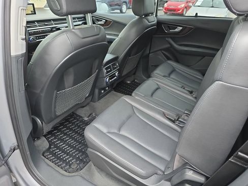 Used 2018 Audi Q7 3.0T Prestige w/ Prestige Package AWD/4WD image 32