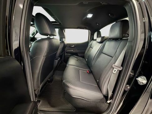 Used 2022 Toyota Tacoma TRD Off-Road w/ TRD Premium Off Road Package image 23