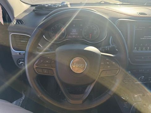 Used 2019 Jeep Cherokee Trailhawk image 16