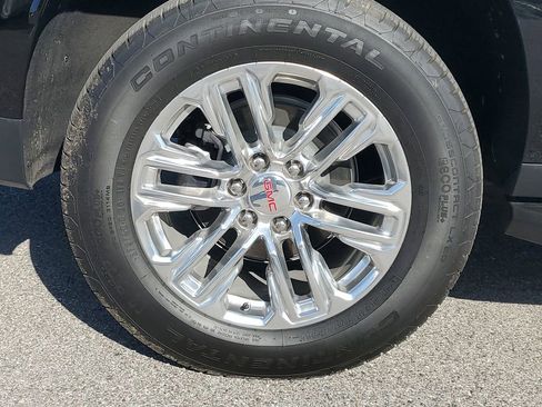 Used 2024 GMC Yukon XL SLT w/ SLT Luxury Package image 7