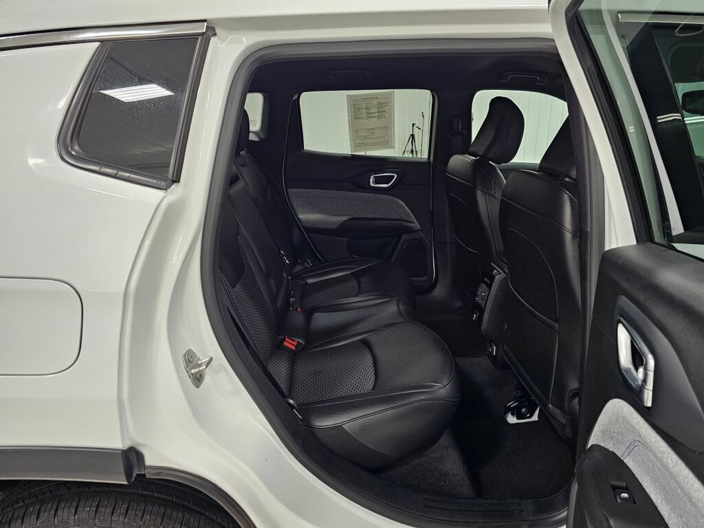 Used 2024 Jeep Compass Latitude AWD/4WD image 16