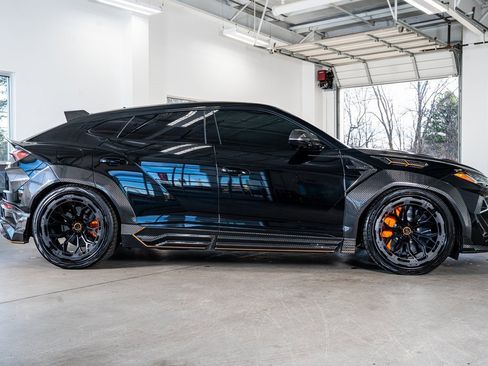 Used 2022 Lamborghini Urus image 5