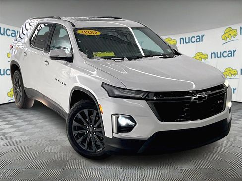 Used 2023 Chevrolet Traverse RS image 1