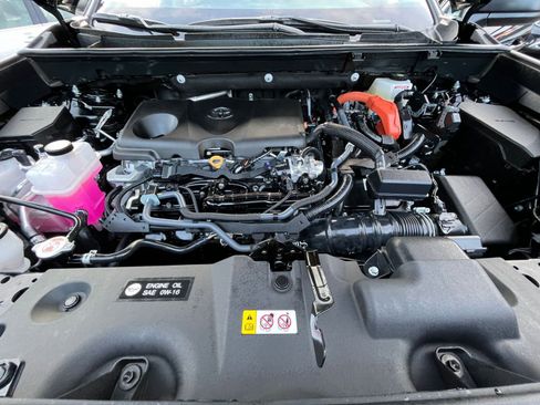 Used 2025 Toyota RAV4 LE image 32