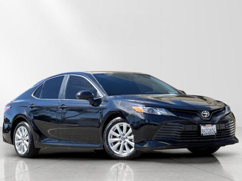 Used 2019 Toyota Camry LE image 1