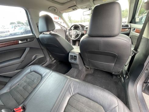 Used 2013 Volkswagen Passat TDI SEL Premium image 17
