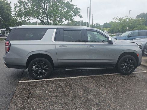 Used 2023 Chevrolet Suburban Premier AWD/4WD image 14