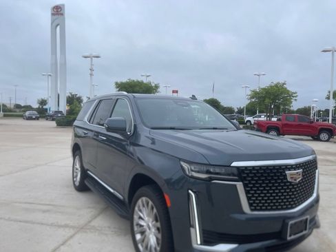 Used 2021 Cadillac Escalade Premium Luxury w/ LPO, Illumination Package AWD/4WD image 3