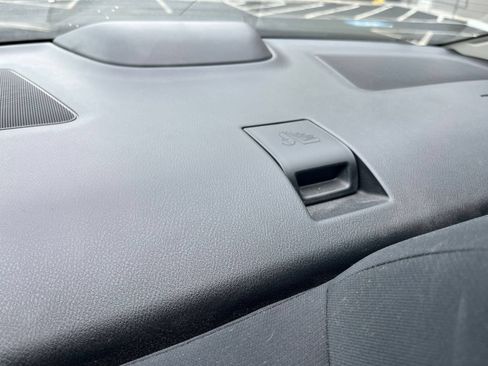 Used 2025 Nissan Sentra SV FWD image 33