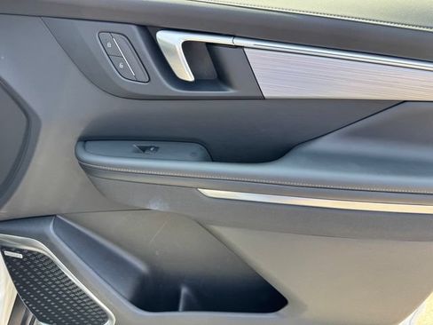 Certified 2025 Buick Enclave Preferred FWD image 9