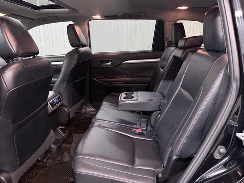 Used 2019 Toyota Highlander XLE FWD image 28