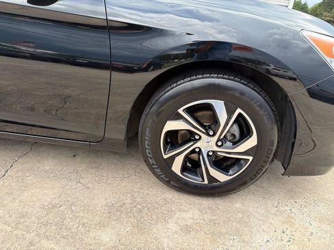 Used 2017 Honda Accord LX image 29