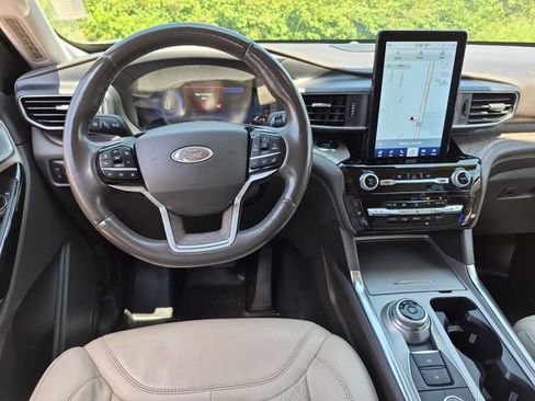 Used 2022 Ford Explorer Platinum w/ Technology Package AWD/4WD image 30