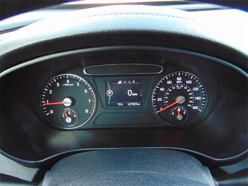 Used 2017 Kia Sorento LX image 16