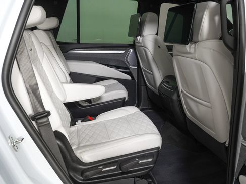 Used 2026 Cadillac Escalade V w/ LPO, ONYX Package AWD/4WD image 9