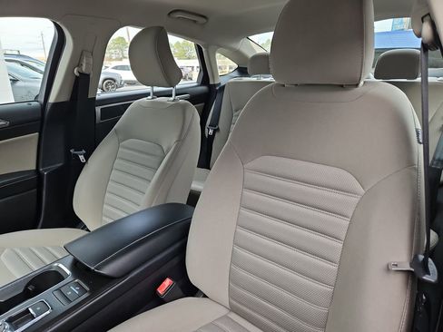 Used 2018 Ford Fusion S image 21