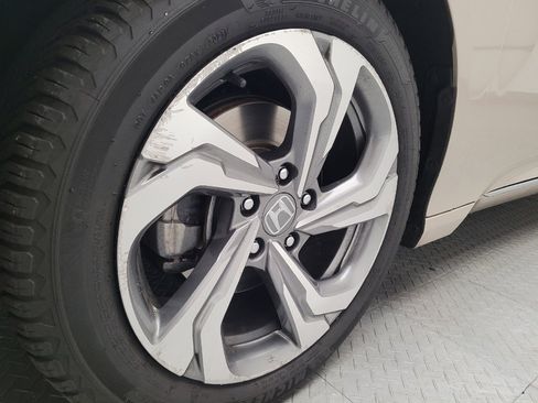 Used 2018 Honda Accord EX image 31