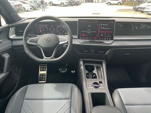 New 2026 Volkswagen Tiguan SE R-Line FWD image 9