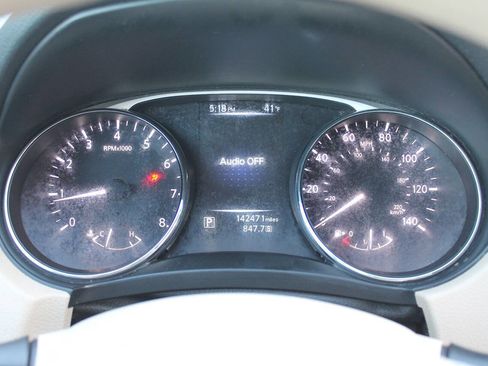 Used 2015 Nissan Rogue SV image 27