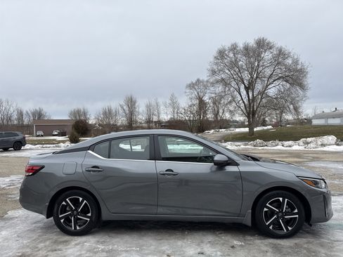 Used 2024 Nissan Sentra SV image 2